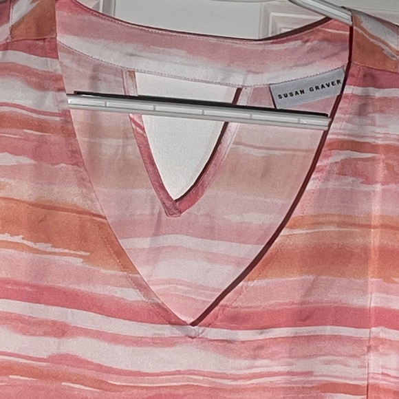 Susan Graver Printed Charmeuse Flutter-Sleeve Tunic- Size 1X - Picture 2 of 5